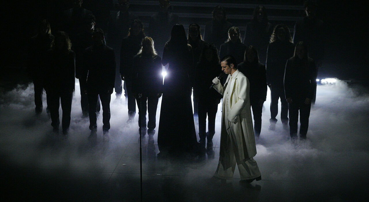 Achille Lauro, lacrime a Sanremo per l