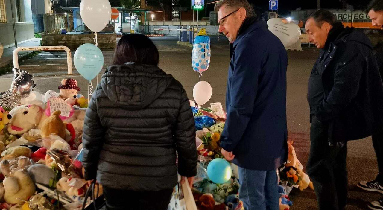 domenico caliendo morto prosegue il pellegrinaggio dei napoletani al monaldi mamma voglio lasciare il mio giocattolo l236 da Ilmattino.it domenico caliendo morto prosegue il pellegrinaggio dei napoletani al monaldi mamma voglio lasciare il mio giocattolo l236