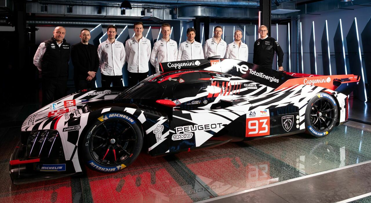 la nuova livrea della 9X8 con tutto il team Peugeot
