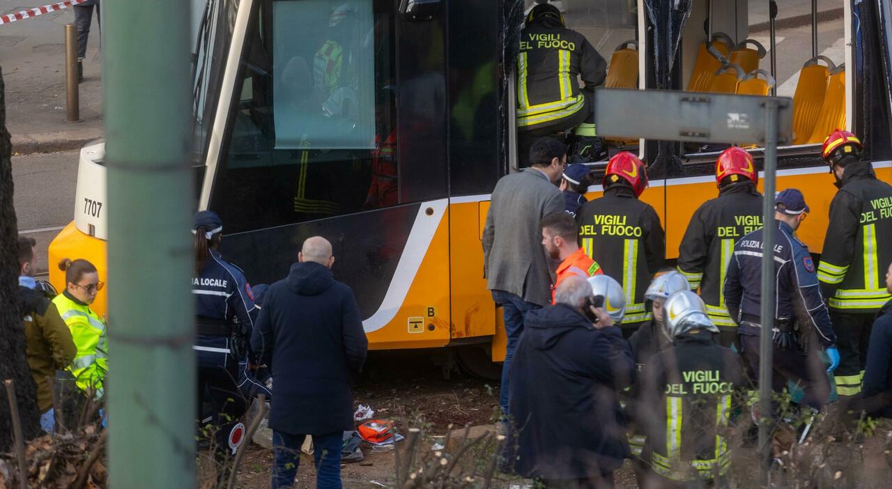 tram deragliato a milano perch233 232 uscito dai binari ipotesi attraversamento di un pedone e i dubbi sulla velocit224 da Ilmessaggero.it tram deragliato a milano perch233 232 uscito dai binari ipotesi attraversamento di un pedone e i dubbi sulla velocit224