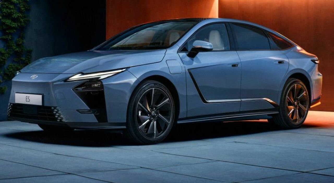 Lexus presenta l'ottava generazione di ES