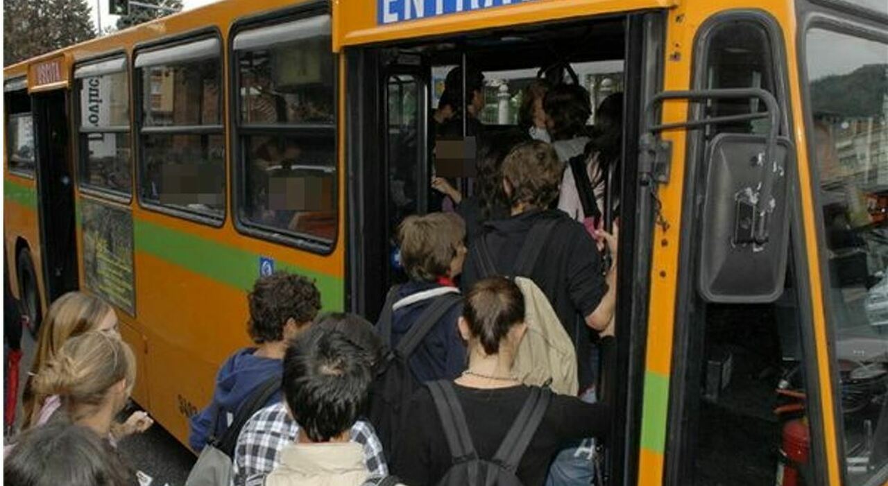 pesaro adesca un ragazzino sull autobus per la scuola inviami sul cellulare le tue foto nudo da Corriereadriatico.it pesaro adesca un ragazzino sull autobus per la scuola inviami sul cellulare le tue foto nudo