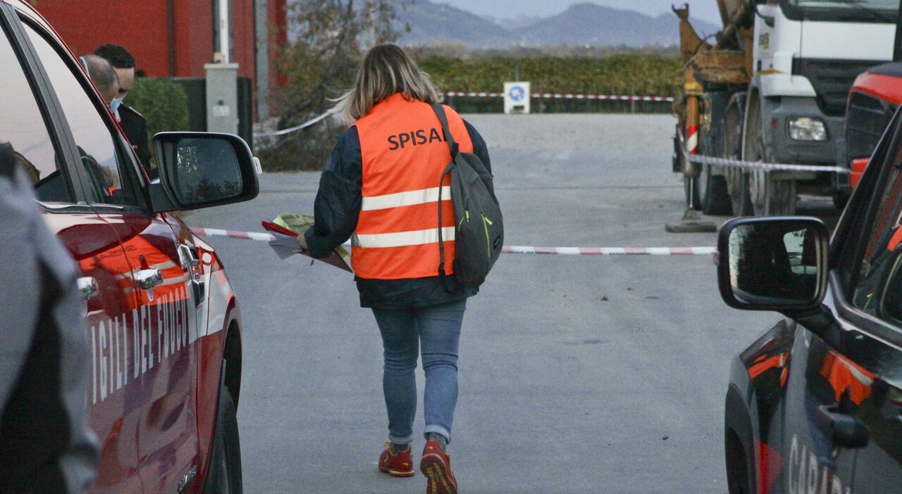 Investita e uccisa dal camion in manovra nel piazzale della Campagnolo Trasporti: morta una lavoratrice 42enne