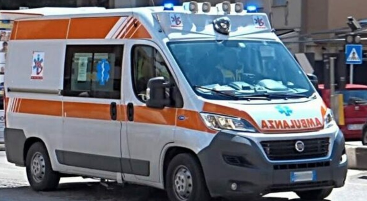 Scontro tra auto sulla statale: un morto e due feriti