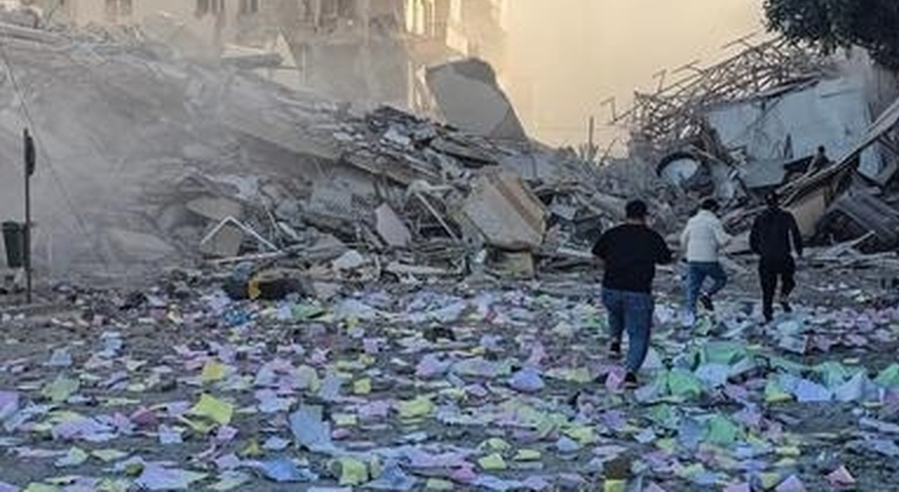 Guerra in Iran, il piano di evacuazione degli italiani bloccati: bus e voli ma per pochi