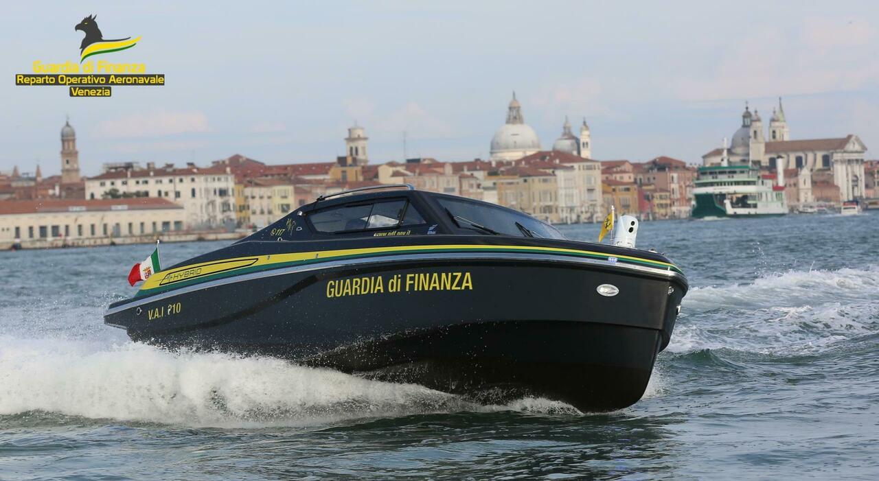 https://statics.cedscdn.it/photos/MED_HIGH/2026/03/03/9393923_03190731_pesca_400_chili_vongole_sperona_barca_guardia_finanza_arrestato.jpg