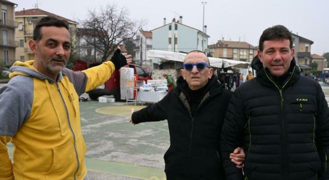 pesaro gli ambulanti in rivolta al san decenzio zero bagni asfalti rotti qui il mercato fa schifo