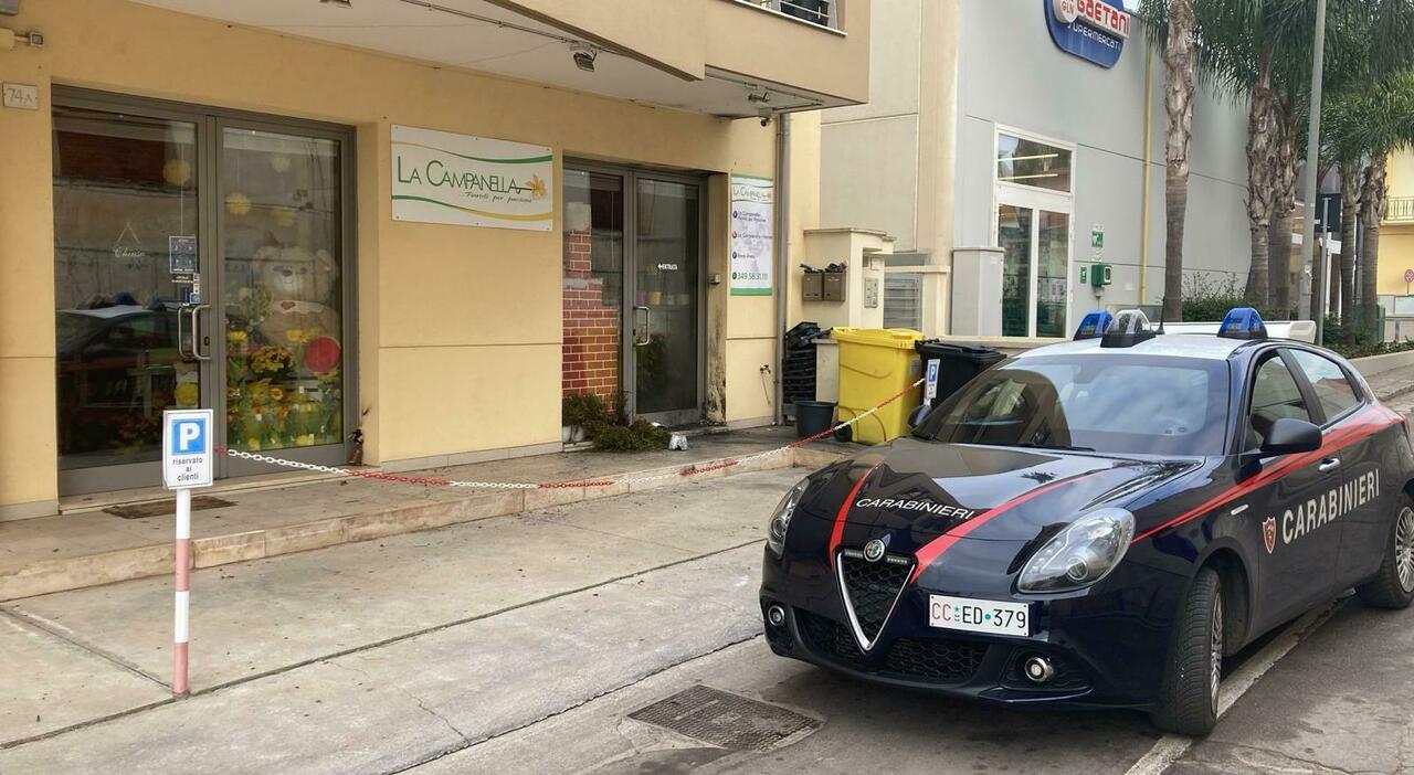 salento intimidazione nella notte bottiglia incendiaria all ingresso del negozio di fiori
