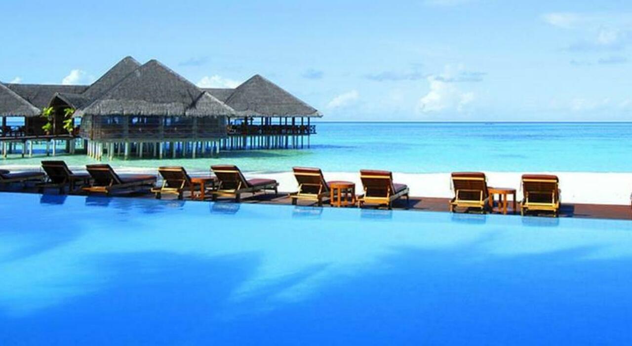 maldive dal paradiso allincubo per una coppia pesarese bloccati 7 giorni e abbandonati