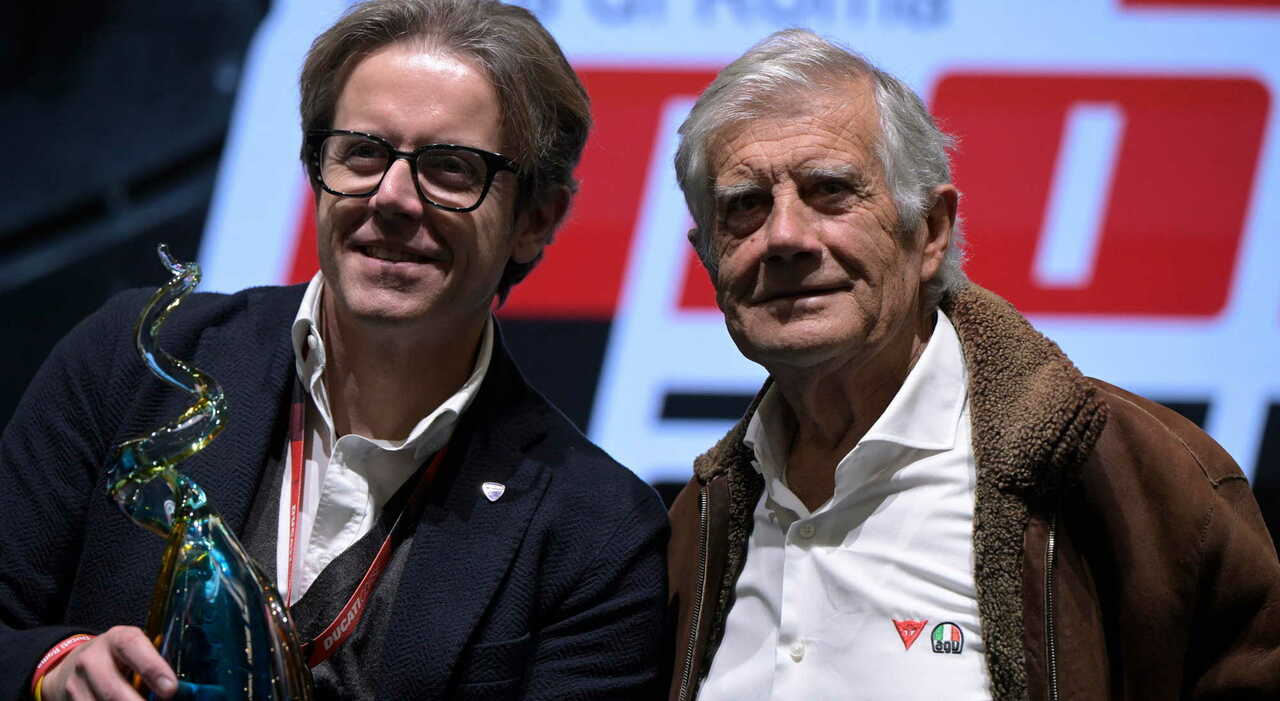 Luca Nanni, General Manager Ducati Roma, e Giacomo Agostini