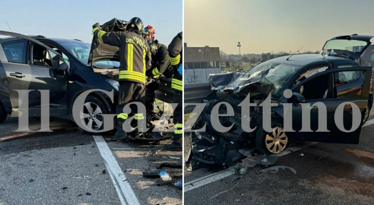 incidente frontale tra due auto sul viale pordenone ci sono feriti una persona rimane incastrata all interno dellabitacolo deformato