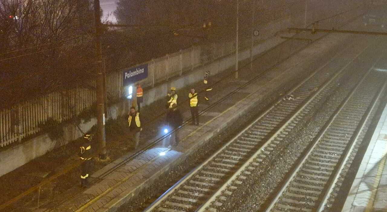 dramma sui binari a palombina treno merci investe una persona traffico bloccato disagi per regionali intercity e alta velocit224