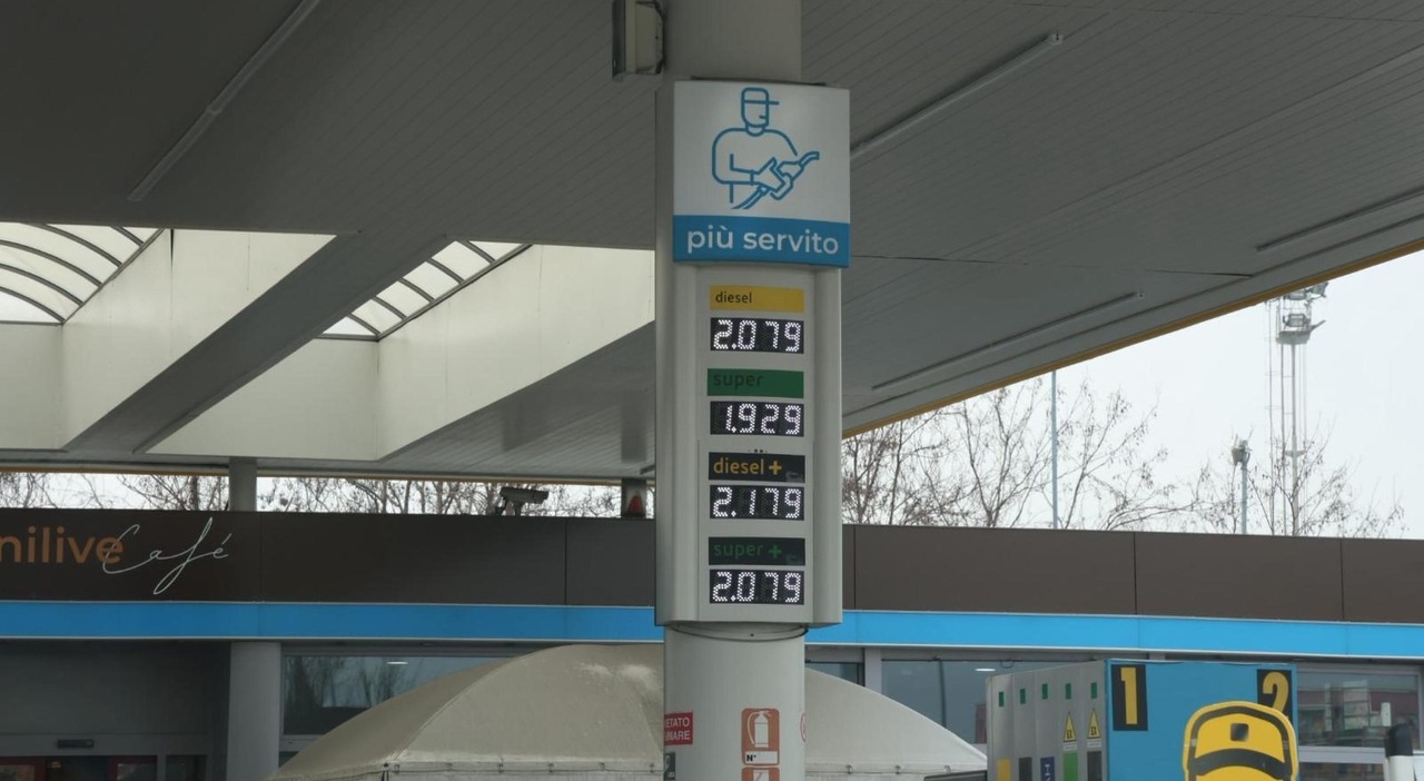 carburante alle stelle prezzi sempre pi249 alti subito tagli alle accise o impossibile spostarsi da Quotidianodipuglia.it carburante alle stelle prezzi sempre pi249 alti subito tagli alle accise o impossibile spostarsi