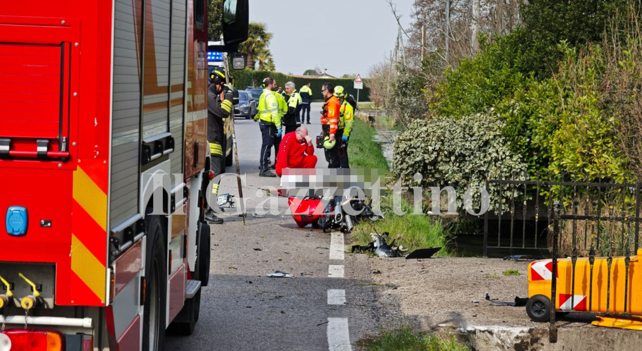 Perde il controllo della moto, si schianta e muore sul colpo: il centauro stava tornando a casa dal lavoro