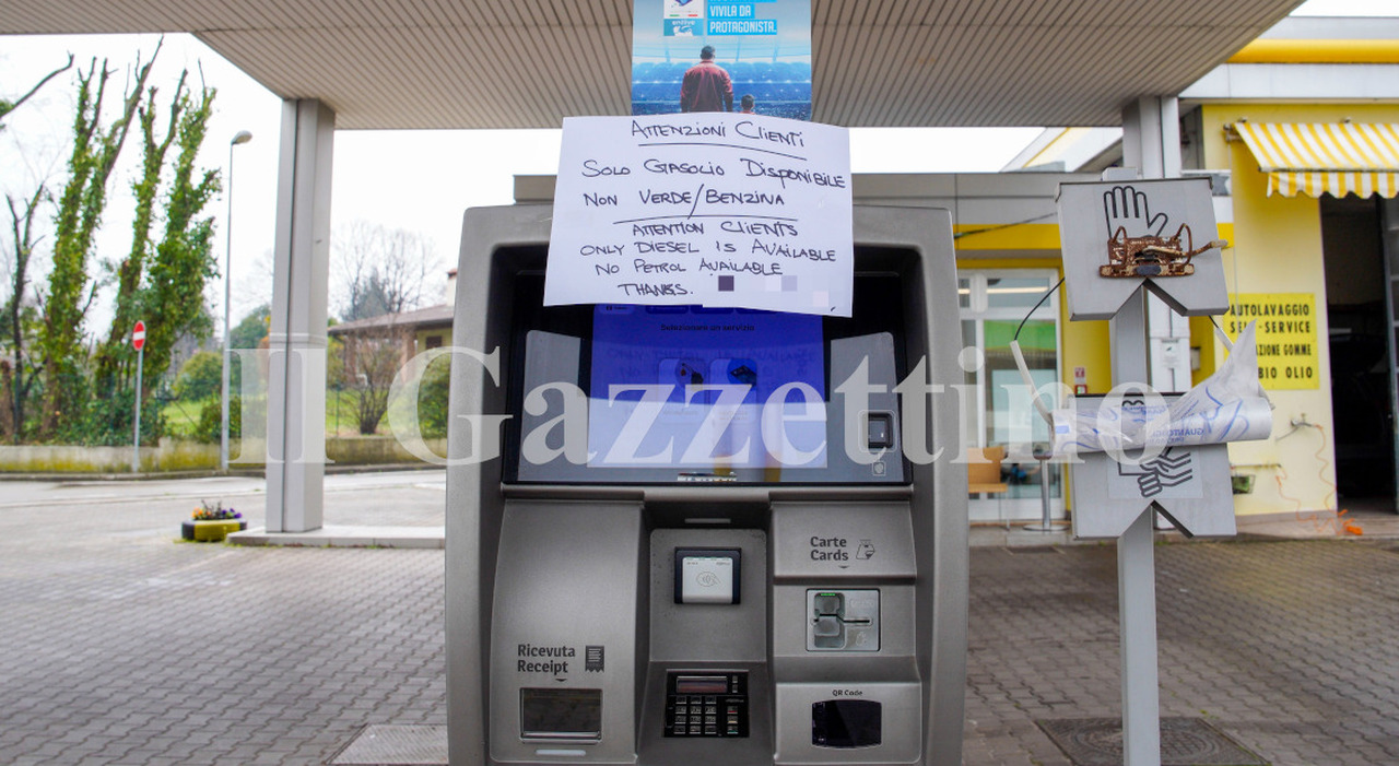 gasolio finisce nella super al distributore fila di auto in tilt ho fatto due taniche e ho visto che cera della schiuma da Ilgazzettino.it gasolio finisce nella super al distributore fila di auto in tilt ho fatto due taniche e ho visto che cera della schiuma
