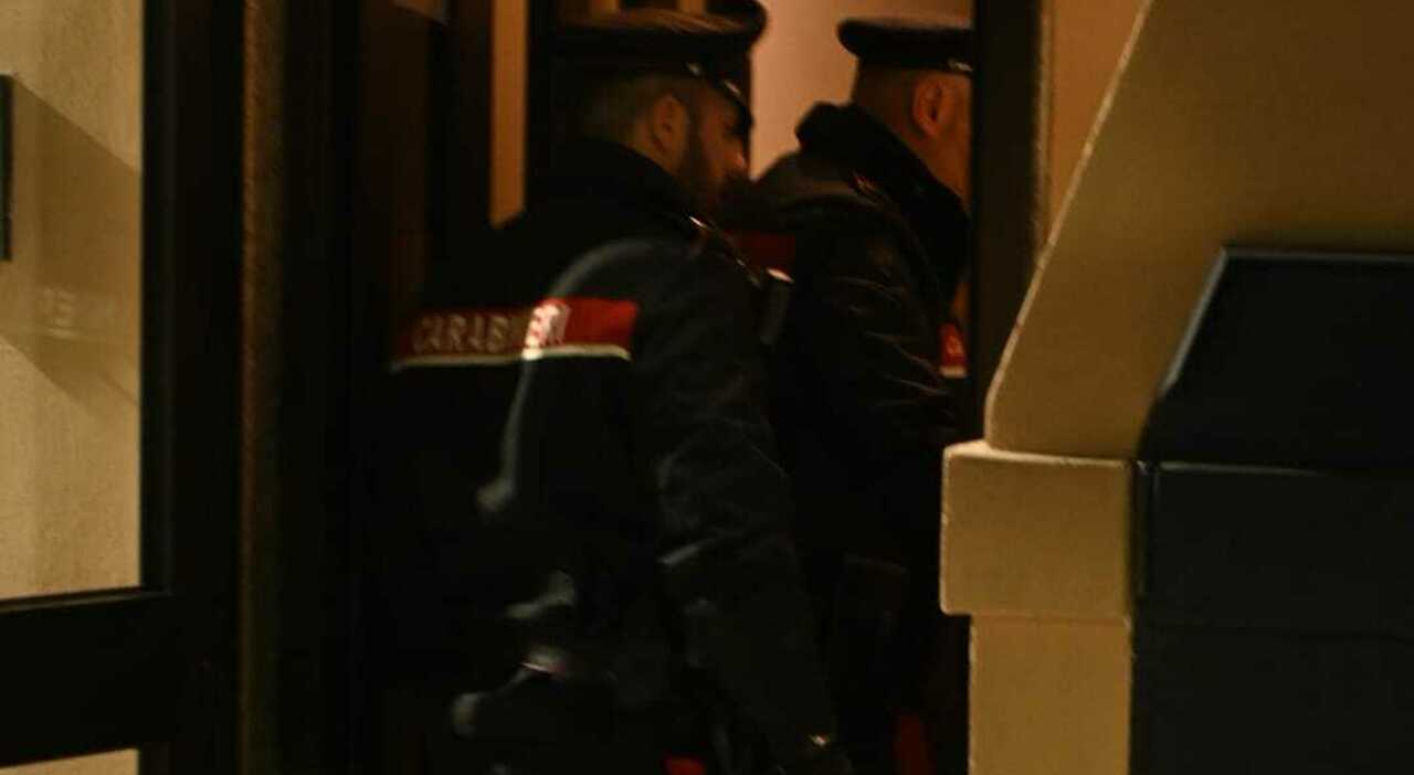 Accoltellato alla schiena dalla compagna: l