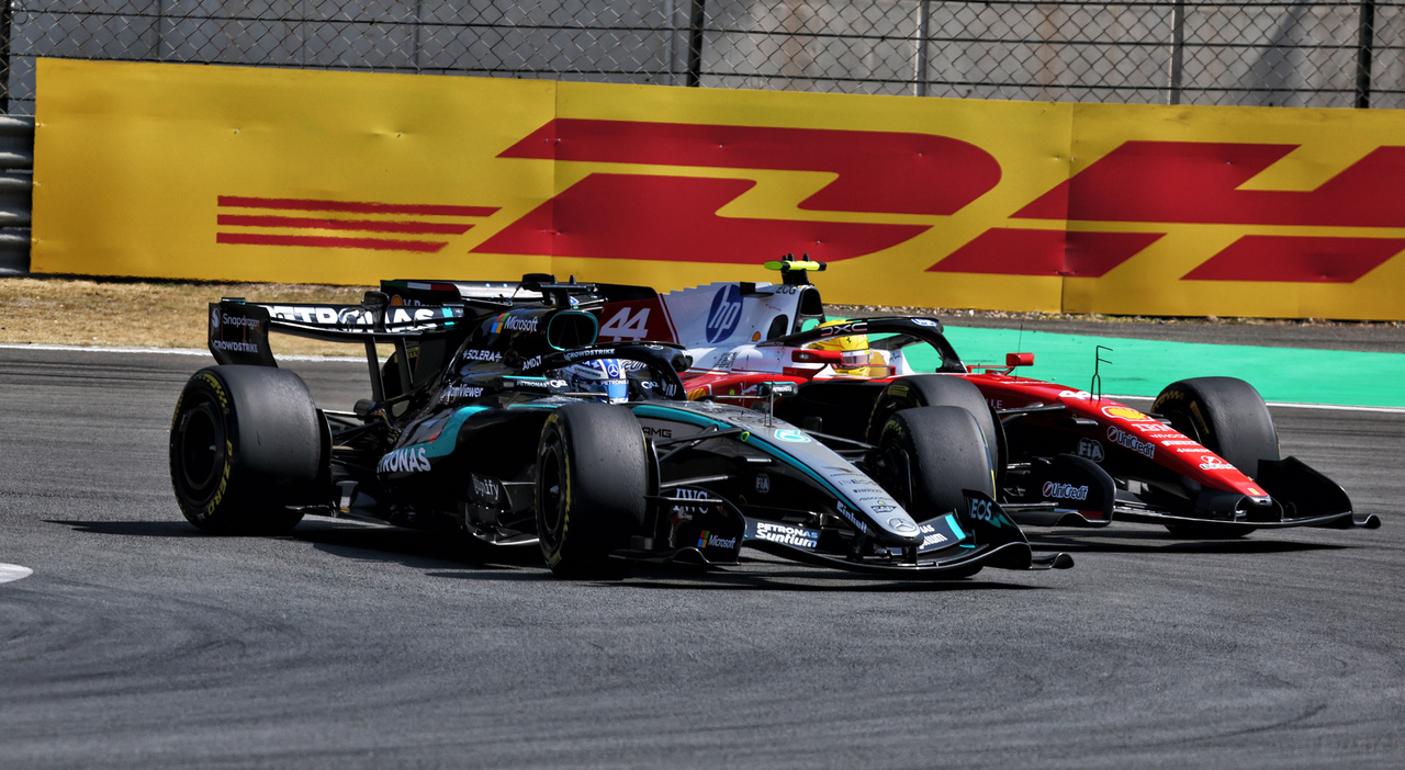 GP di Cina, gara Sprint: vince Russell dopo un gran duello con Hamilton, poi superato da Leclerc