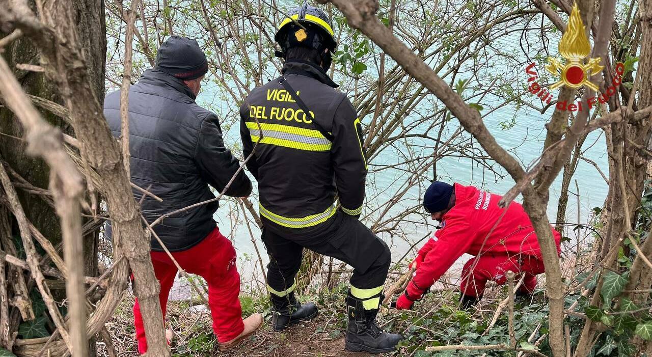 Pietro Pivato, va a bruscandoli sul Piave e scivola: annega a 82 anni Pietro Pivato, va a bruscandoli sul Piave e scivola: annega a 82 anni