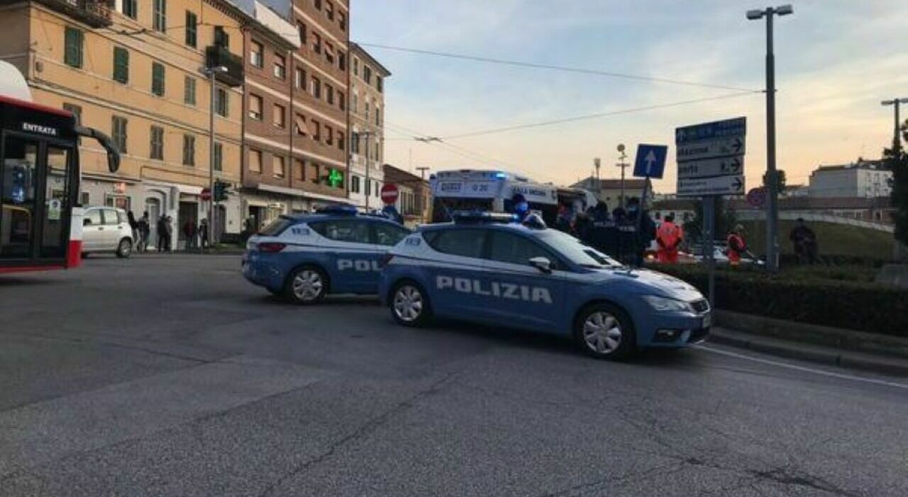 Ancona, filmato al Piano a 15 anni mentre viene pestato dopo scuola: gli rompono il naso, presi tre maranza