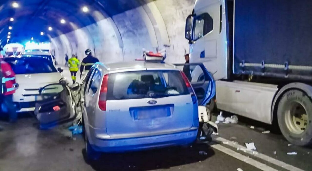 ancona frontale sotto la galleria maledetta gravissimo bimbo di 3 anni ferita la sorella di 8 sono di serra san quirico cosa 232 successo