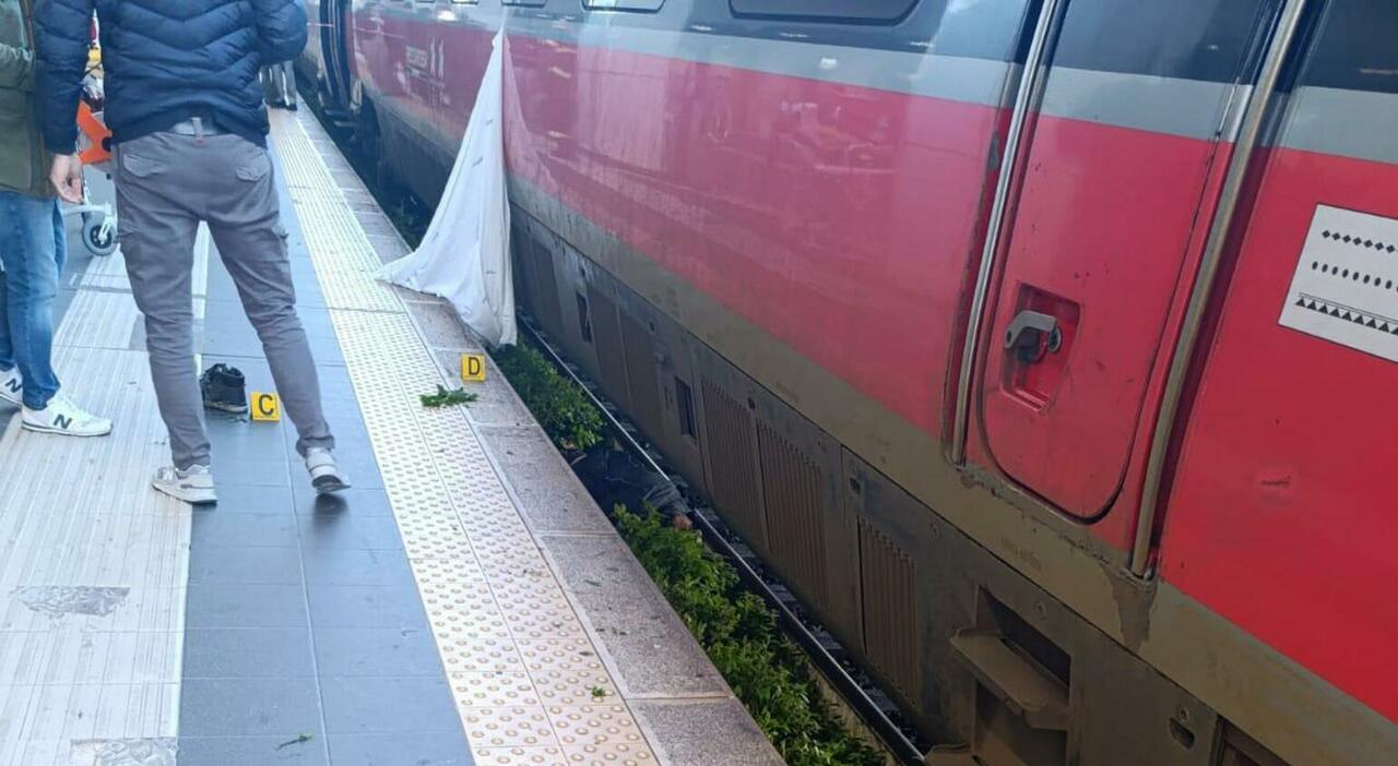 https://statics.cedscdn.it/photos/MED_HIGH/2026/03/19/9425520_19110202_morto_ancona_stazione_frecciarossa.jpg