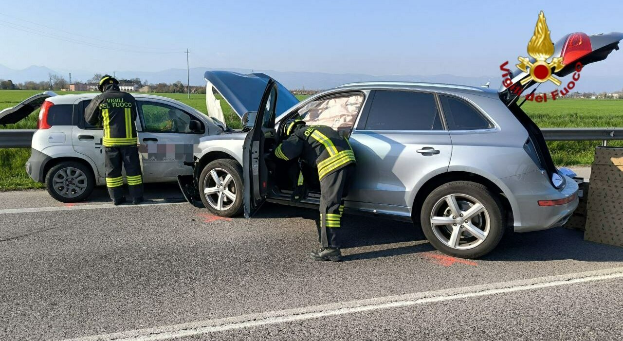 incidente sulla postumia una mini invade l altra corsia e causa un doppio frontale gravissimo un 60enne