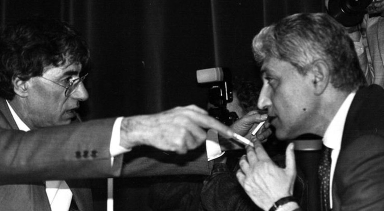 Morto Umberto Bossi, l?amore odio con Napoli e i suoi miti: le canzoni, la tavola e la lite con Daniele