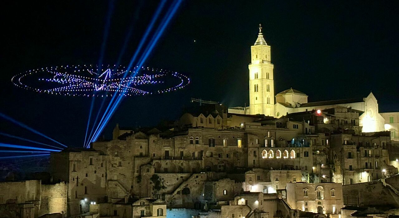 https://statics.cedscdn.it/photos/MED_HIGH/2026/03/20/9428348_20215506_matera_droni.jpg