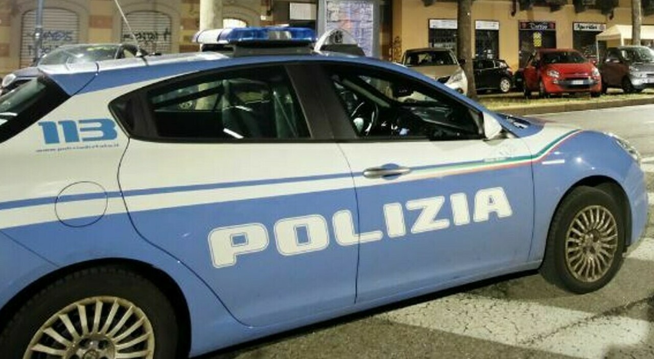 https://statics.cedscdn.it/photos/MED_HIGH/2026/03/21/9429568_21084748_polizia_notte_ansa.jpg