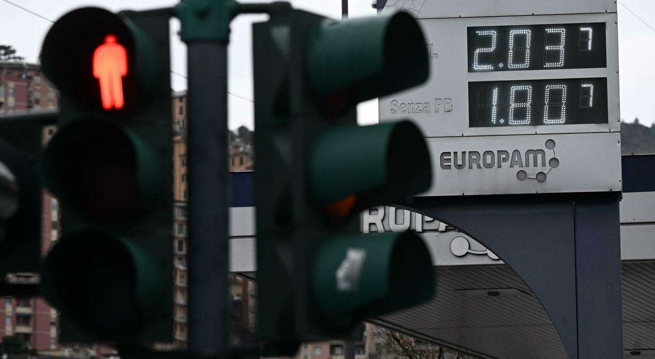 https://statics.cedscdn.it/photos/MED_HIGH/2026/03/21/9430226_21214504_benzina_diesel_prezzi_accise_aumenta_gas_cosa_succede.jpg