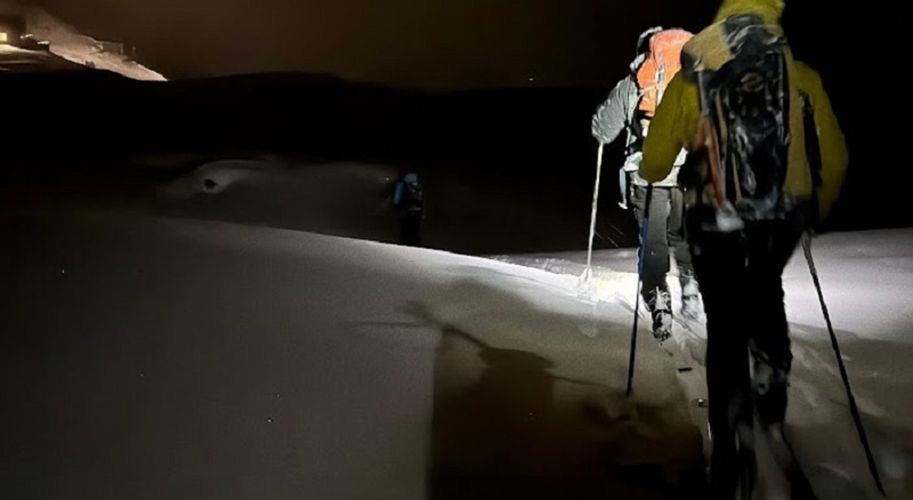 aiuto siamo bloccati nella bufera di neve il messaggio all amico fa scattare l allarme due scialpinisti recuperati nella notte da Ilgazzettino.it aiuto siamo bloccati nella bufera di neve il messaggio all amico fa scattare l allarme due scialpinisti recuperati nella notte