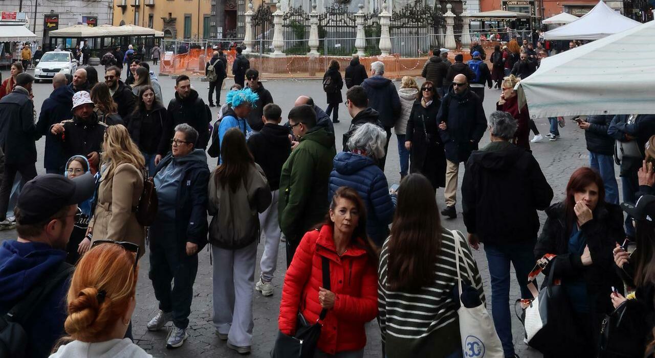 Turisti a Napoli, Pasqua regge e non c?è l?effetto guerra: «Poche cancellazioni»