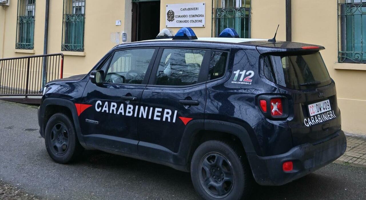 Rubano un gommone e lo mettono in vendita online, il proprietario lo scopre e tende la trappola: denunciati