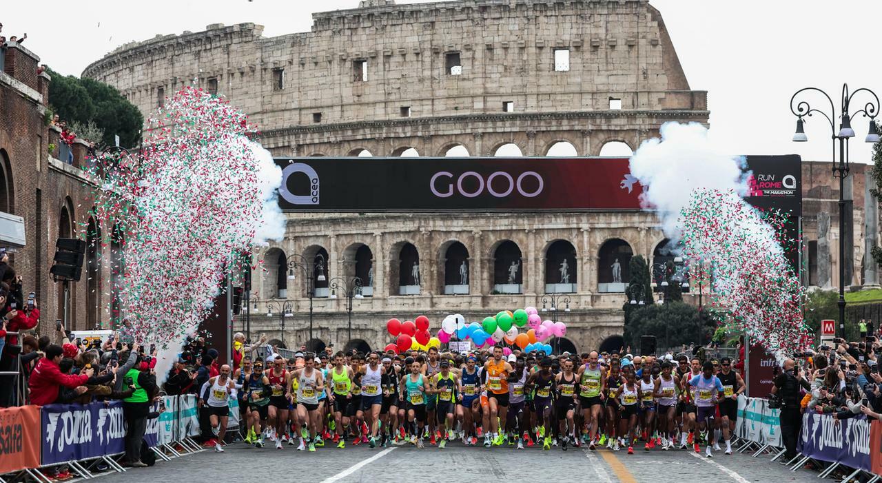 La maratona dell?acqua è uno show. Doppietta keniana sotto il Colosseo