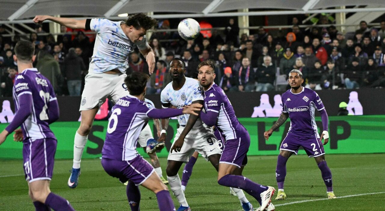 https://statics.cedscdn.it/photos/MED_HIGH/2026/03/22/9432014_22225025_fiorentina_inter.jpg