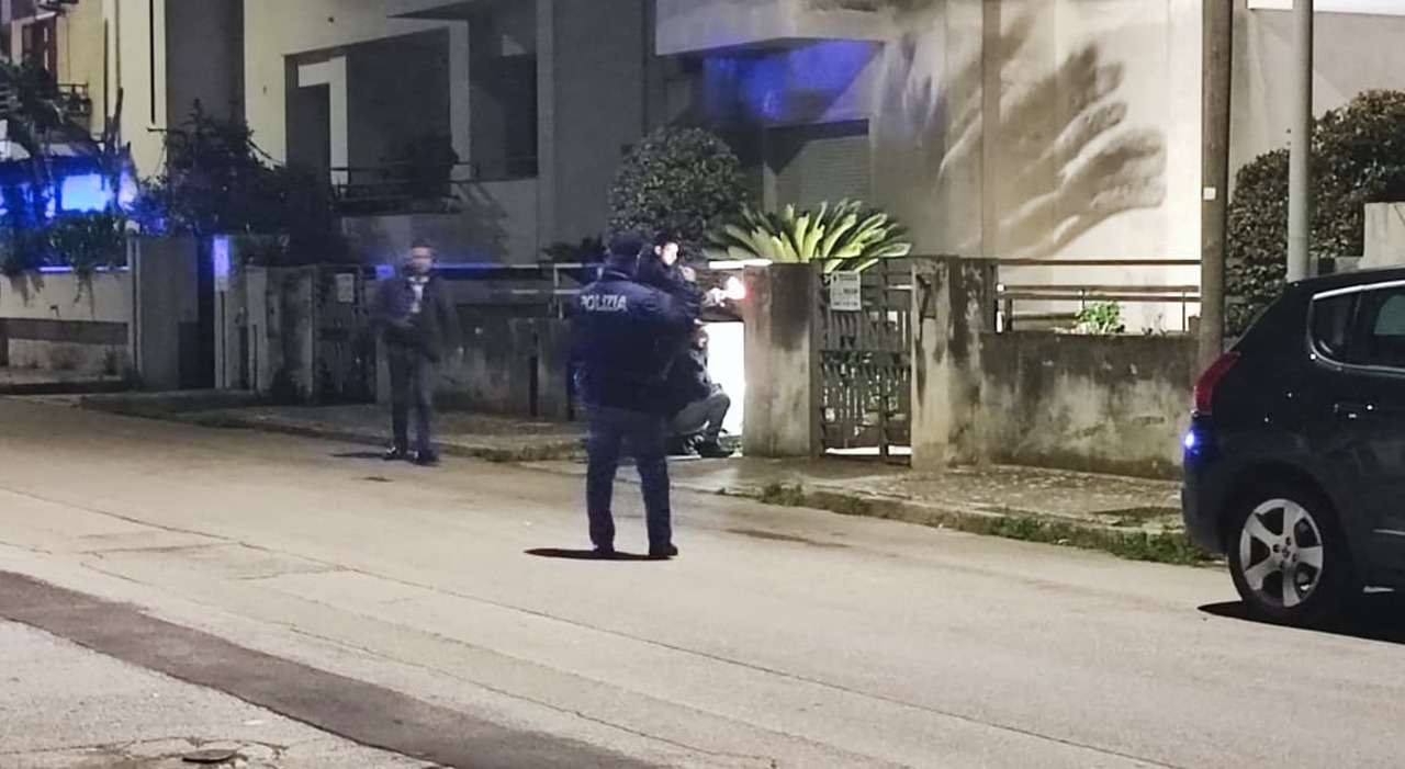bomba a mano ritrovata su un muretto 232 giallo e arrivano degli artificieri
