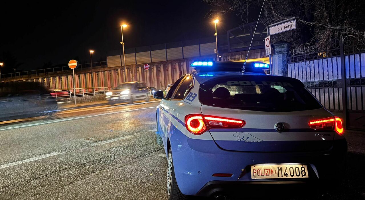 sfregiato con una bottigliata fuori dalla discoteca 19enne rischia di perdere un occhio gli amici inseguono e fanno arrestare l aggressore