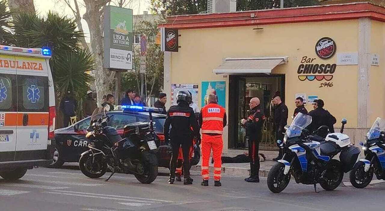 rissa e feriti violenza tra la gente nei pressi della stazione di brindisi fermato un giovane
