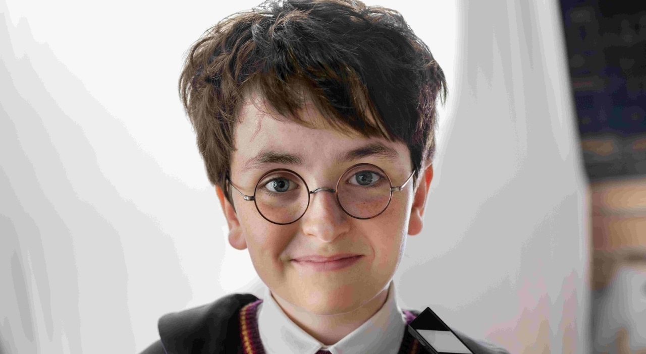 https://statics.cedscdn.it/photos/MED_HIGH/2026/03/25/9438185_25204506_harry_potter_serie_tv_foto_protagonisti.jpg