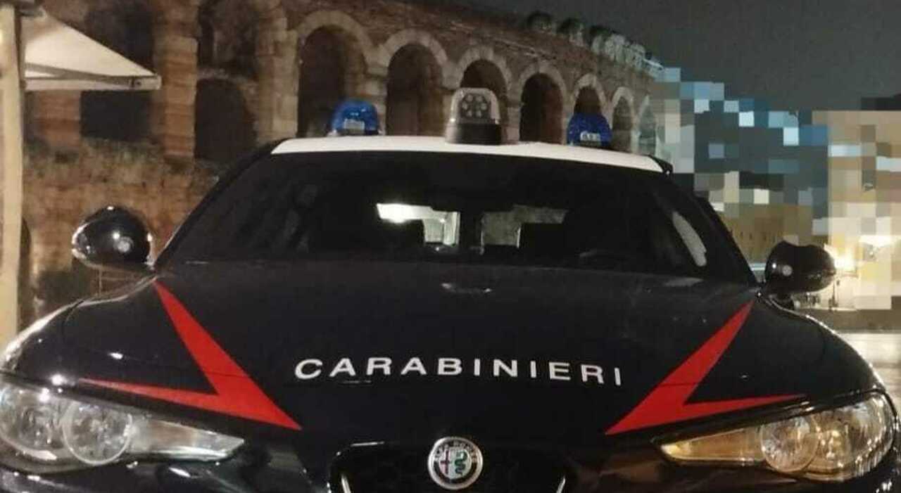 aggredito nel parcheggio del centro nel primo pomeriggio trascinato tra le piante e picchiato dammi i soldi la vittima sotto choc fa arrestare il 47enne