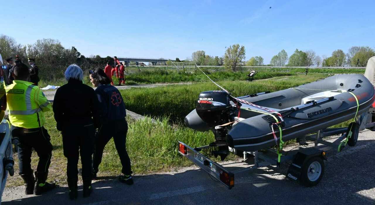 donna e bambino di un anno trovati morti nel laghetto indagini a tutto campo da Ilgazzettino.it donna e bambino di un anno trovati morti nel laghetto indagini a tutto campo