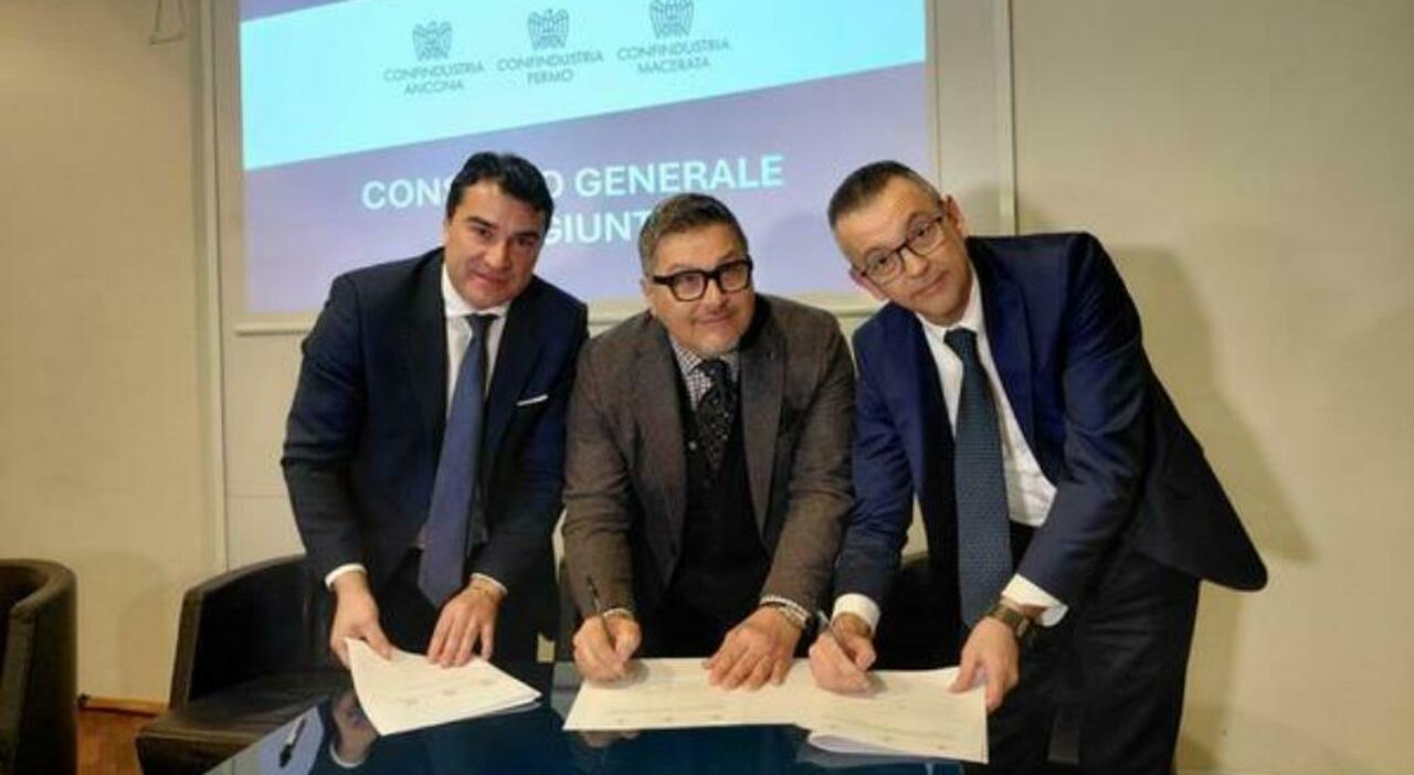 confindustria marche via alla fusione ora in 3 gli altri si uniranno patto tra ancona fermo e macerata il dg nazionale tarquini fate massa critica da Corriereadriatico.it confindustria marche via alla fusione ora in 3 gli altri si uniranno patto tra ancona fermo e macerata il dg nazionale tarquini fate massa critica