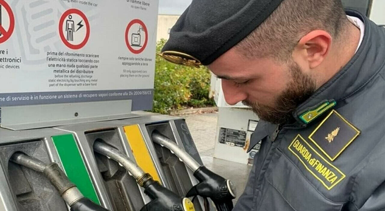 Controlli della GDF ad un benzinaio