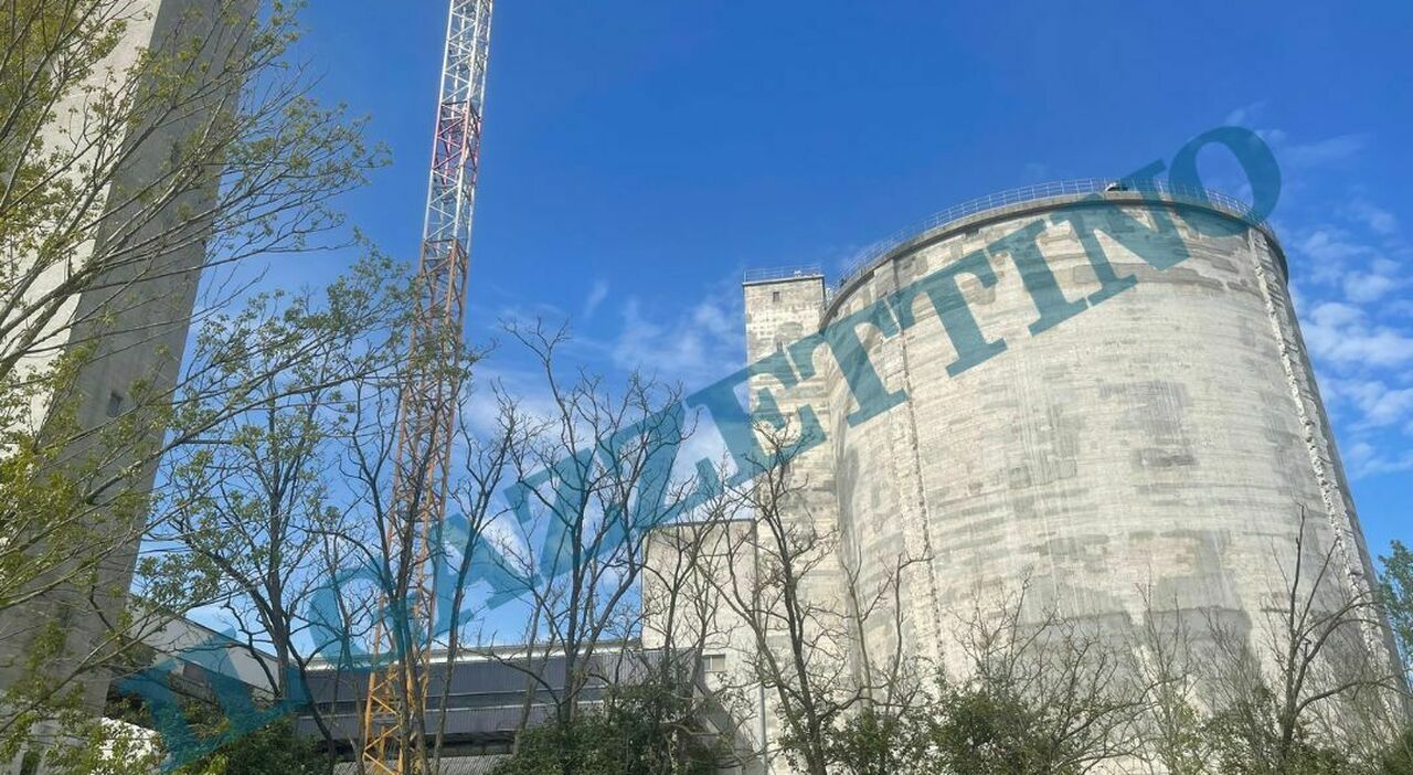 operaio morto all ex zuccherificio fatale la caduta di venti metri da uno dei silos