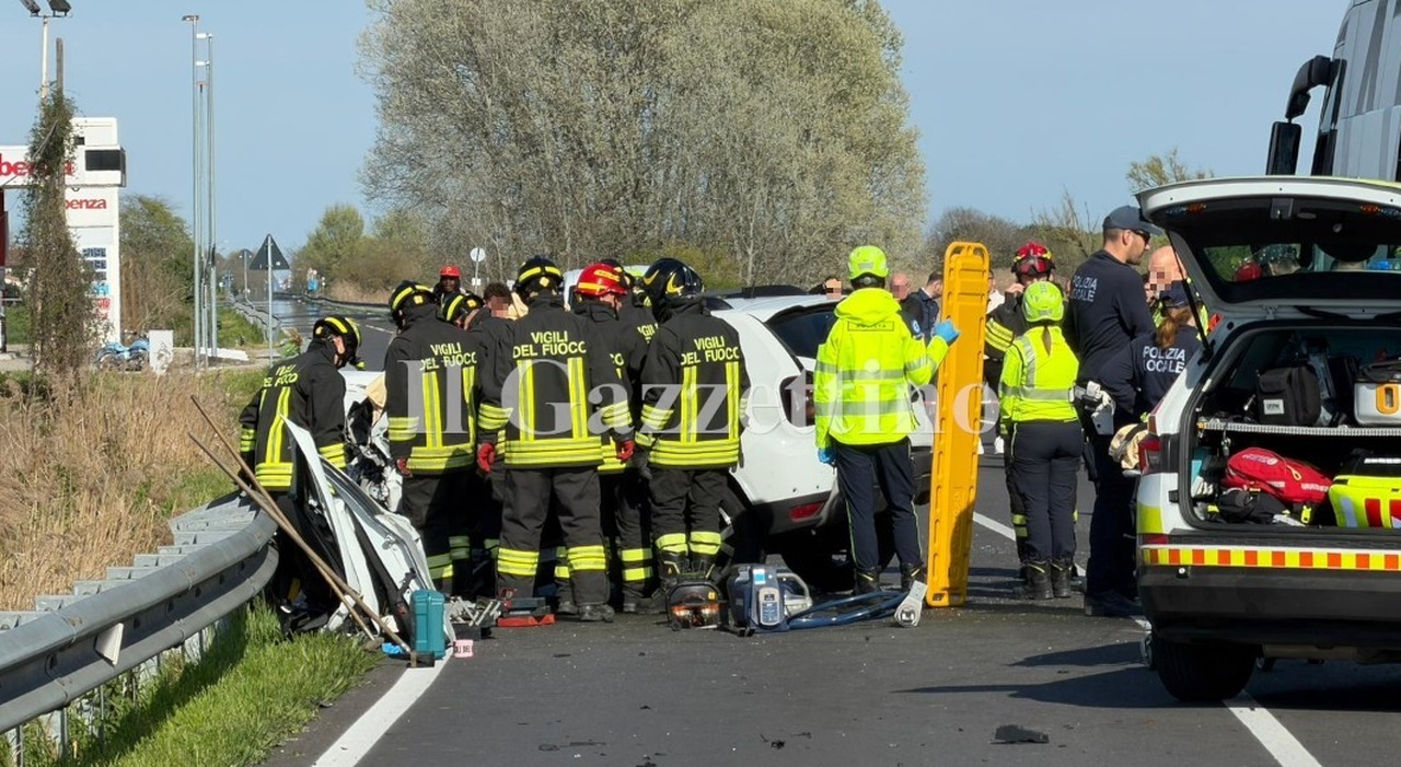 incidente a portegrandi bus con a bordo 50 persone si schianta contro un auto un morto e 5 feriti nel veneziano