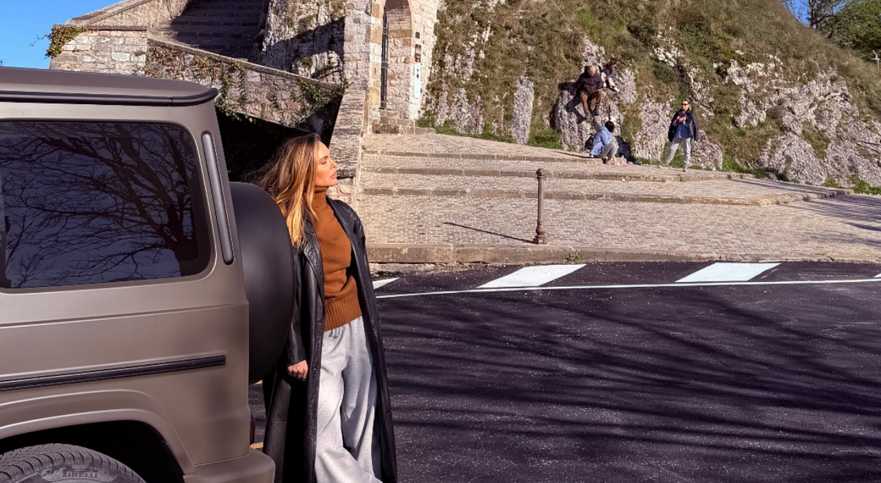 pasqua e pasquetta le feste dei vip ilary blasi torna al borgo della nonna nelle marche da Corriereadriatico.it pasqua e pasquetta le feste dei vip ilary blasi torna al borgo della nonna nelle marche