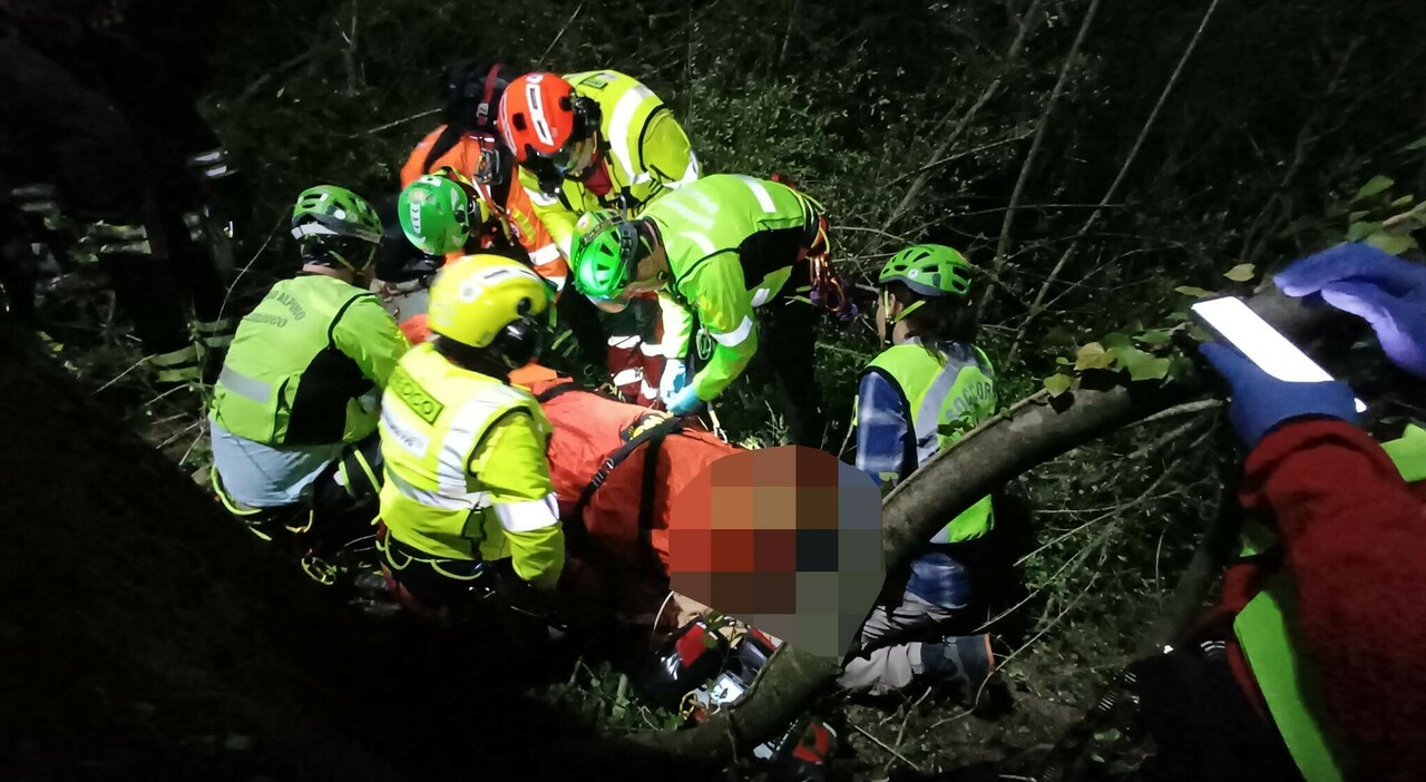 escursionista precipita gi249 dal sentiero un passante sente i lamenti e lancia l allarme ai soccorsi 45enne trasportato in ospedale da Ilgazzettino.it escursionista precipita gi249 dal sentiero un passante sente i lamenti e lancia l allarme ai soccorsi 45enne trasportato in ospedale