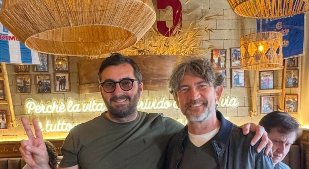 gianluca savoldi ospite d onore al maradona maglia azzurra per ricordare il padre beppe