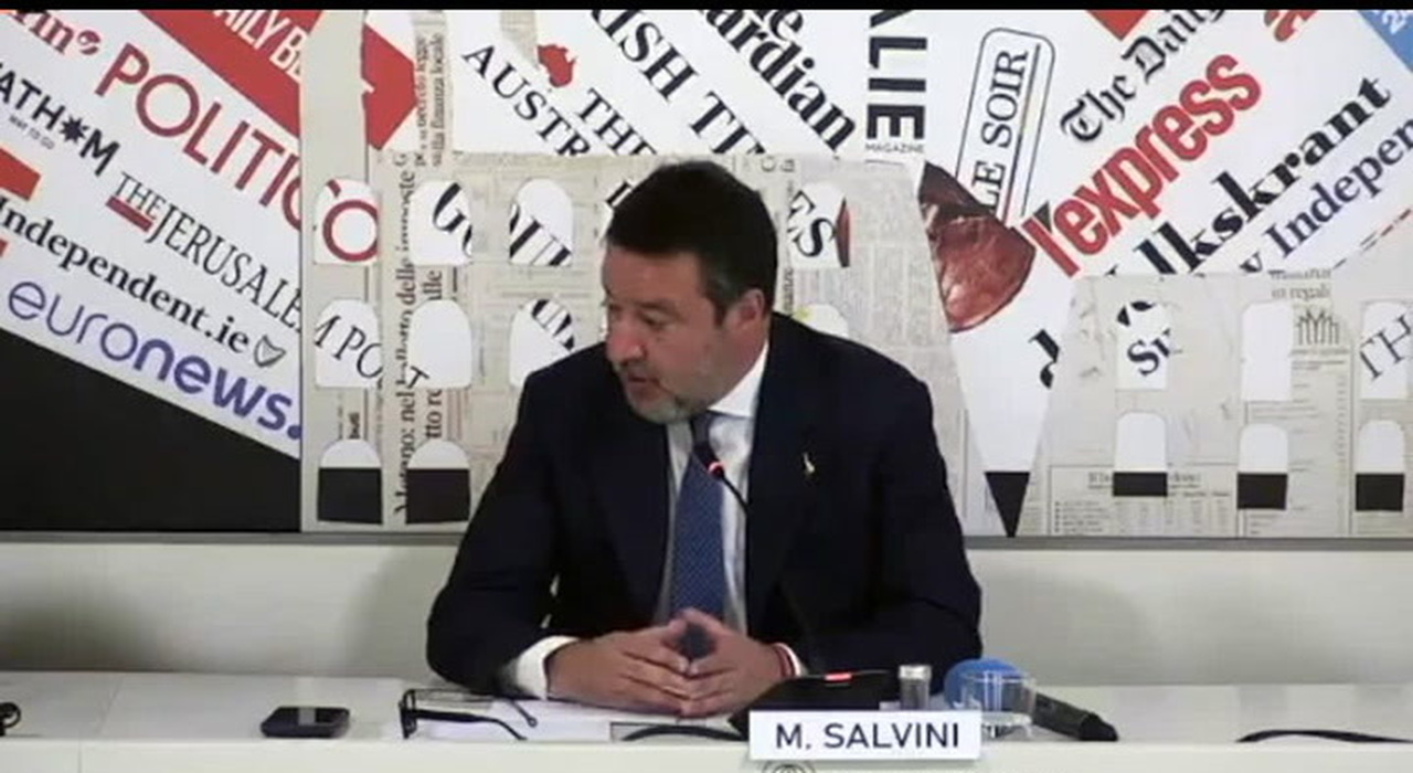 Salvini: con tregua mi aspetto calo prezzi carburanti in prossime ore