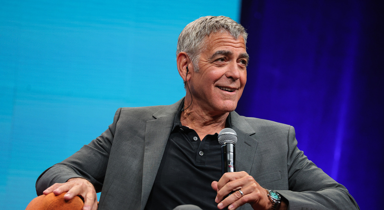 https://statics.cedscdn.it/photos/MED_HIGH/2026/04/09/9463973_09095718_clooney.jpg